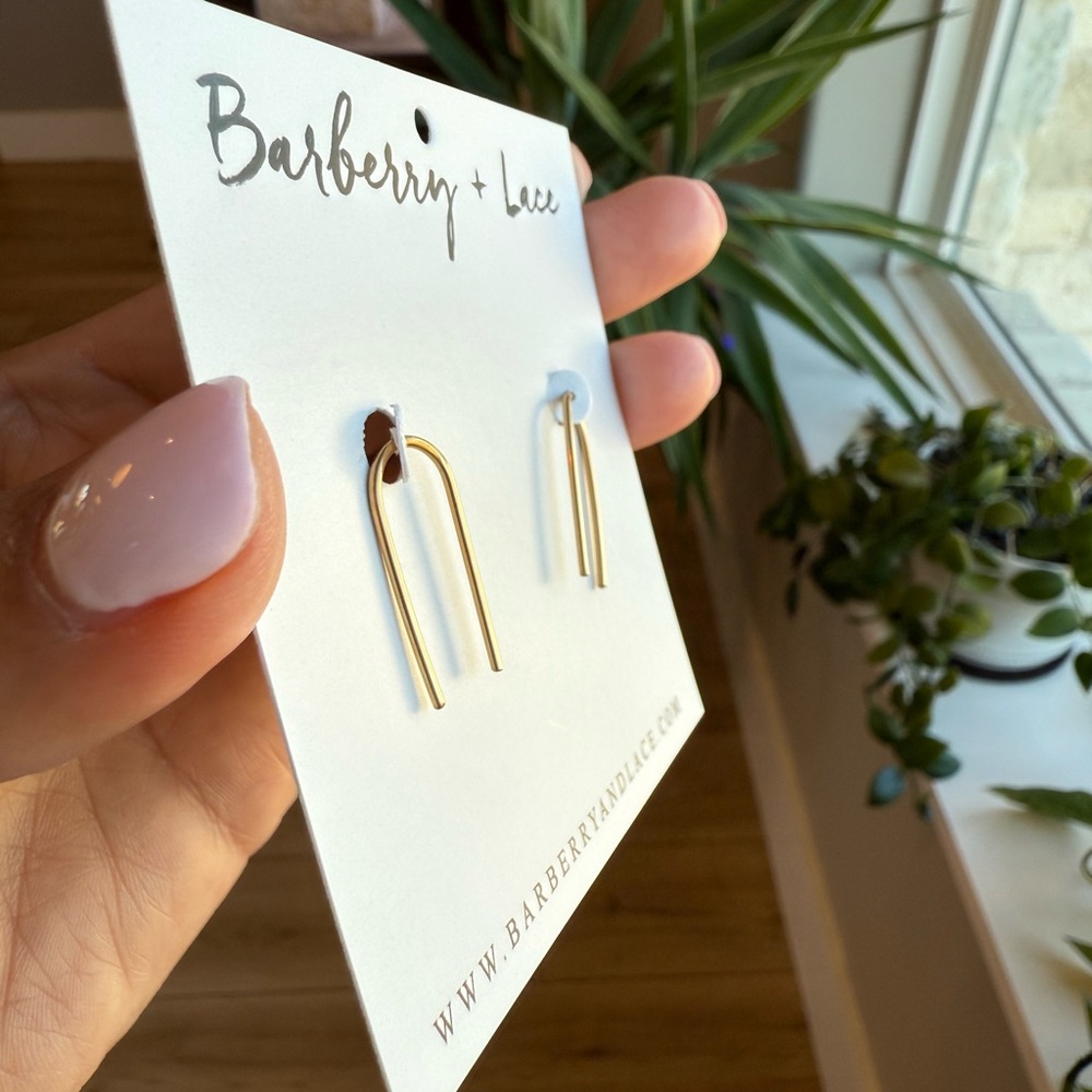 ๐ 2/$20 - Barberry & Lace Open Arc Earrings - Gold - Picture 4 of 7
